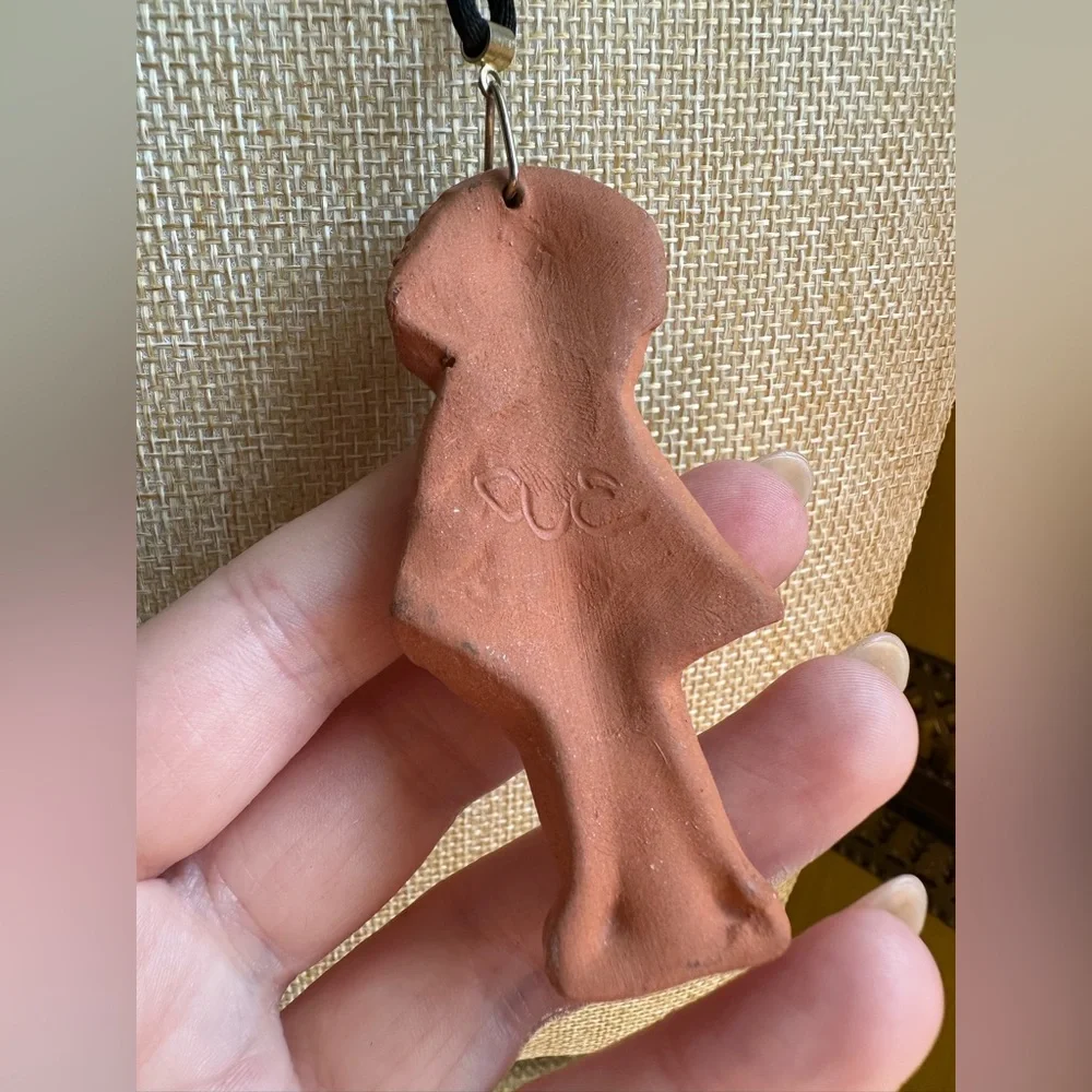 1970s Ann Entis Terra Cotta Handmade Little Girl Pottery Pendant Signed Necklace - Picture 5 of 5